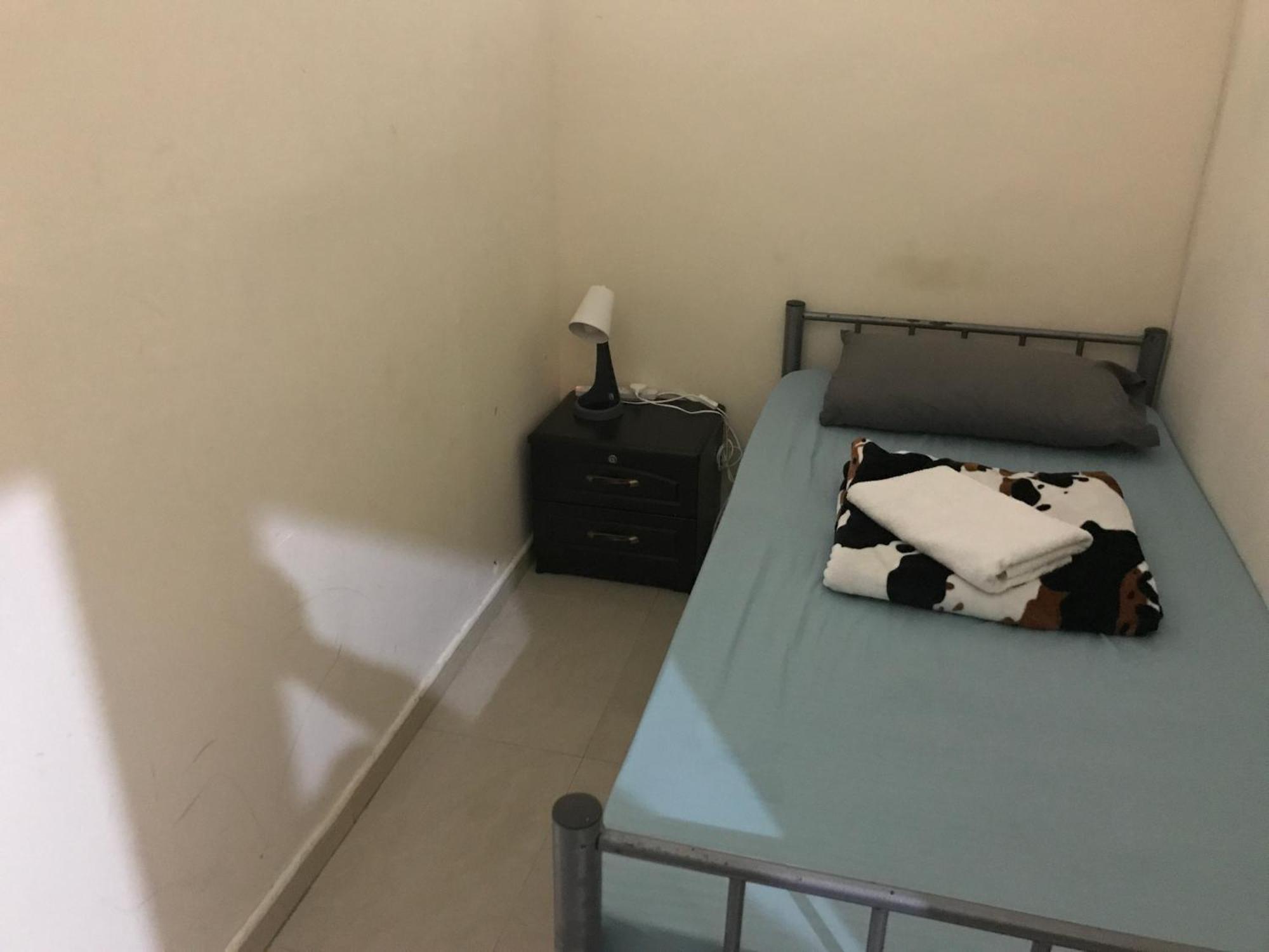 Backpacker'S Bed - No Parking Space Abu Dhabi Exterior photo