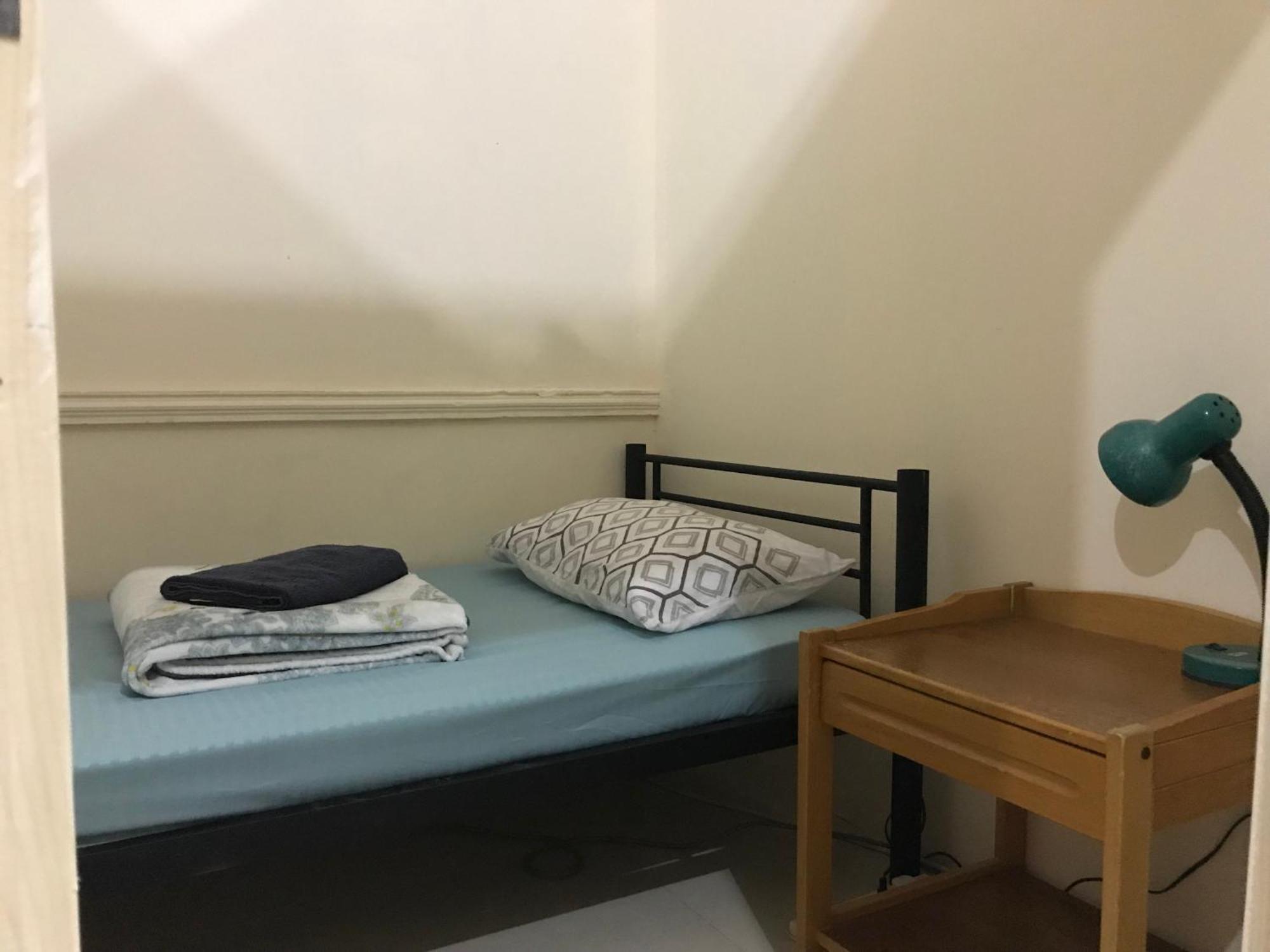 Backpacker'S Bed - No Parking Space Abu Dhabi Exterior photo